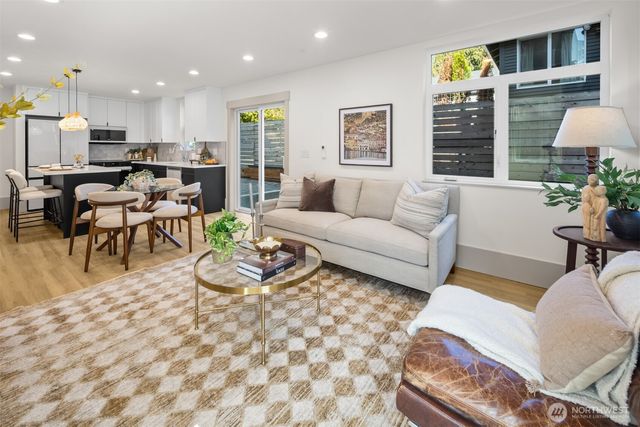 2935 39th Avenue SW, Seattle, WA 98116