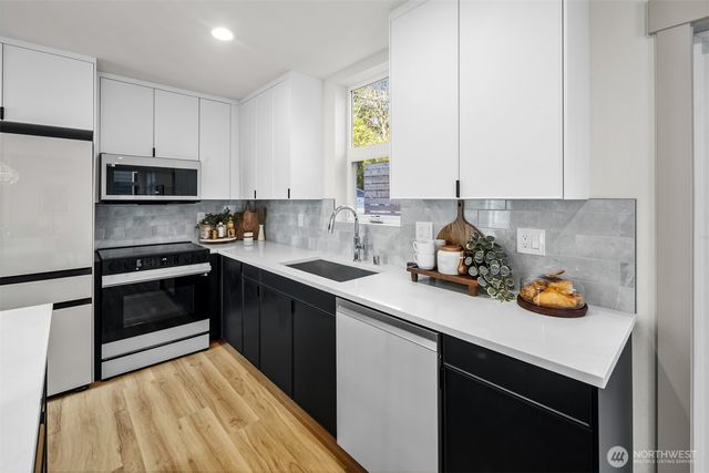 2935 39th Avenue SW, Seattle, WA 98116