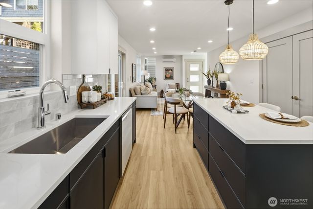 2935 39th Avenue SW, Seattle, WA 98116