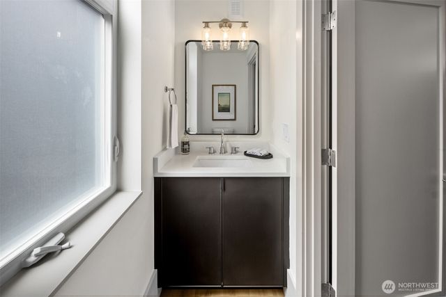 2935 39th Avenue SW, Seattle, WA 98116