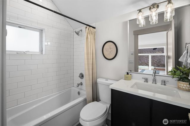 2935 39th Avenue SW, Seattle, WA 98116