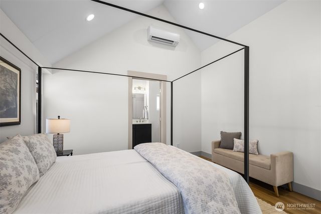 2935 39th Avenue SW, Seattle, WA 98116