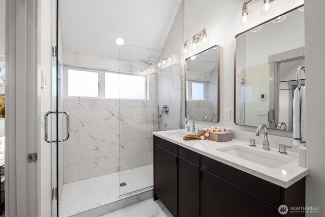 2935 39th Avenue SW, Seattle, WA 98116