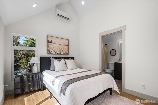 2935 39th Avenue SW, Seattle, WA 98116