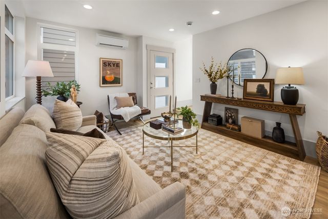 2935 39th Avenue SW, Seattle, WA 98116