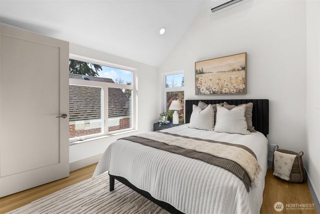 2935 39th Avenue SW, Seattle, WA 98116