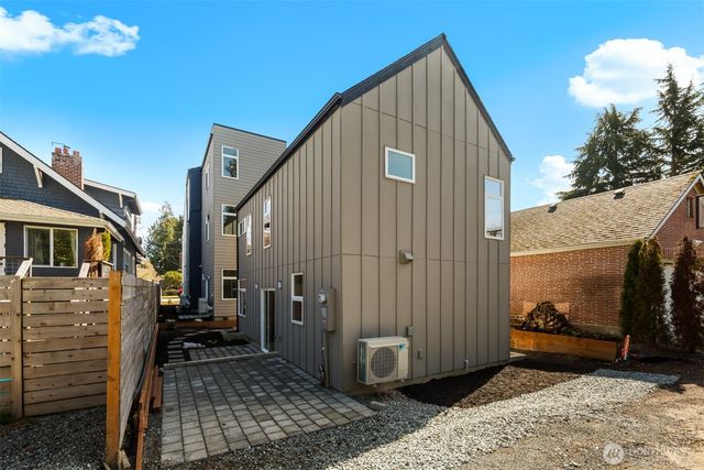 2935 39th Avenue SW, Seattle, WA 98116