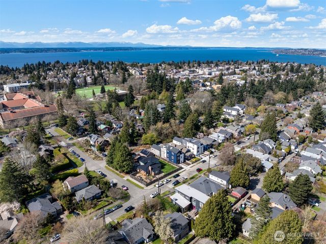 2935 39th Avenue SW, Seattle, WA 98116