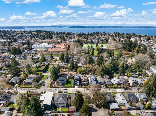 2935 39th Avenue SW, Seattle, WA 98116