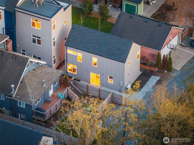 2935 39th Avenue SW, Seattle, WA 98116