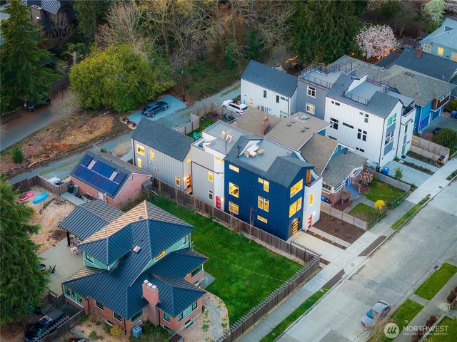 2935 39th Avenue SW, Seattle, WA 98116