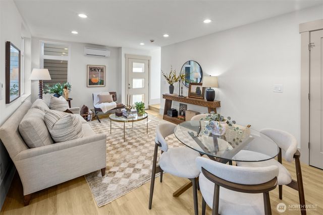 2935 39th Avenue SW, Seattle, WA 98116