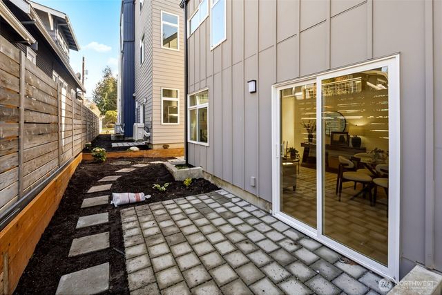 2935 39th Avenue SW, Seattle, WA 98116