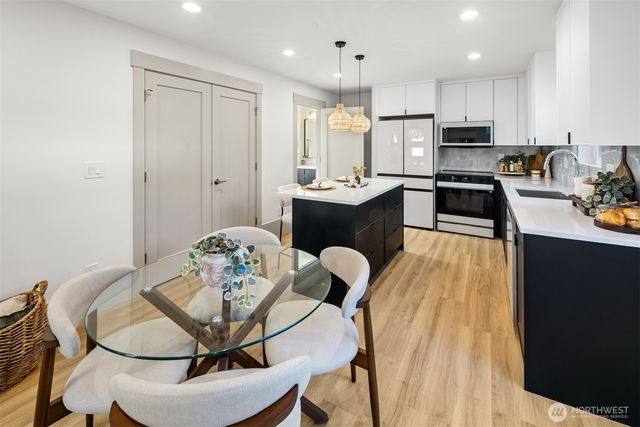 2935 39th Avenue SW, Seattle, WA 98116