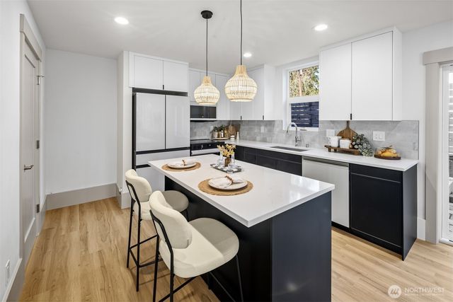 2935 39th Avenue SW, Seattle, WA 98116