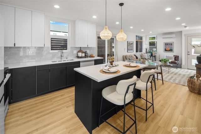 2935 39th Avenue SW, Seattle, WA 98116