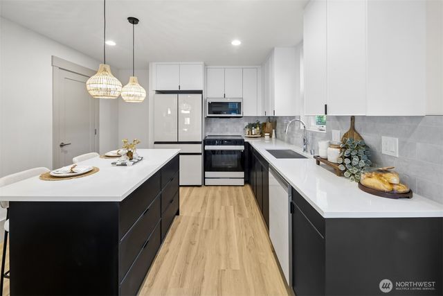 2935 39th Avenue SW, Seattle, WA 98116