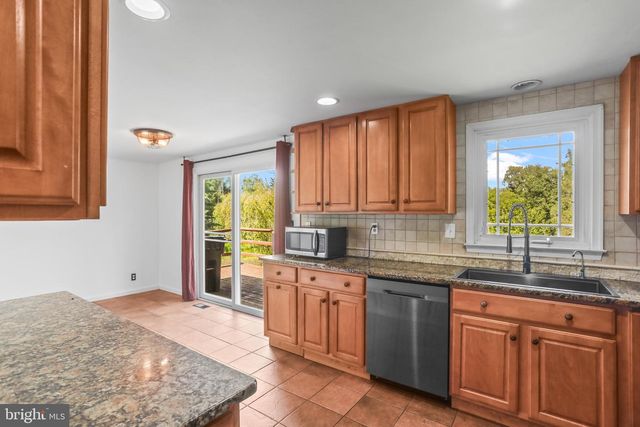 8221 CHURCH RD, Felton, PA 17322