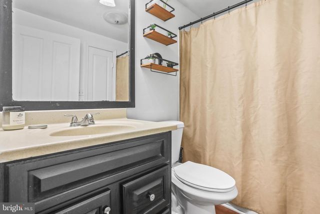 8221 CHURCH RD, Felton, PA 17322