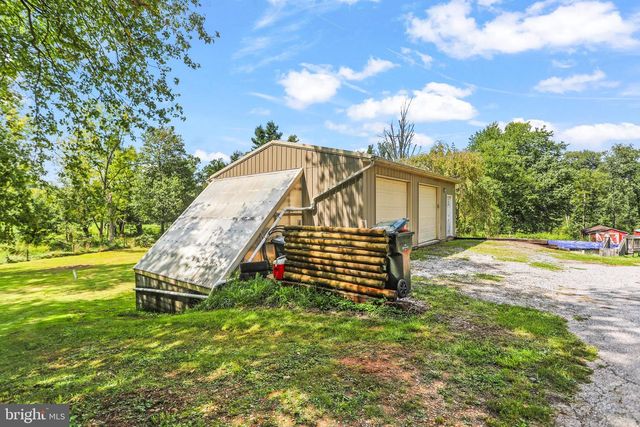 8221 CHURCH RD, Felton, PA 17322