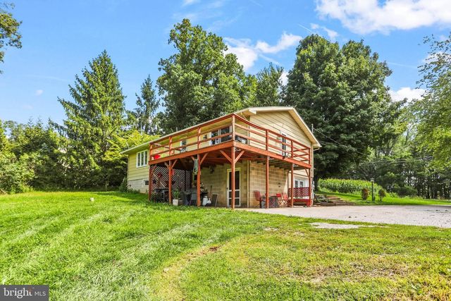 8221 CHURCH RD, Felton, PA 17322