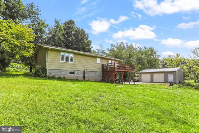 8221 CHURCH RD, Felton, PA 17322