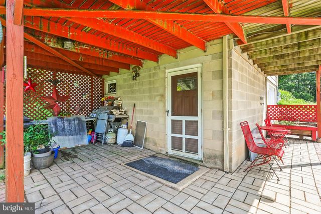 8221 CHURCH RD, Felton, PA 17322