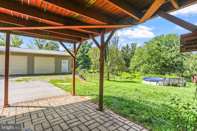 8221 CHURCH RD, Felton, PA 17322