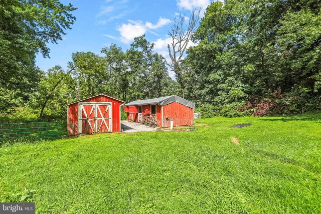 8221 CHURCH RD, Felton, PA 17322