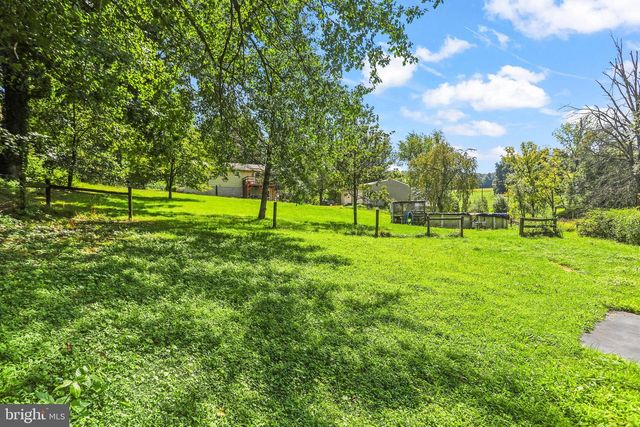 8221 CHURCH RD, Felton, PA 17322