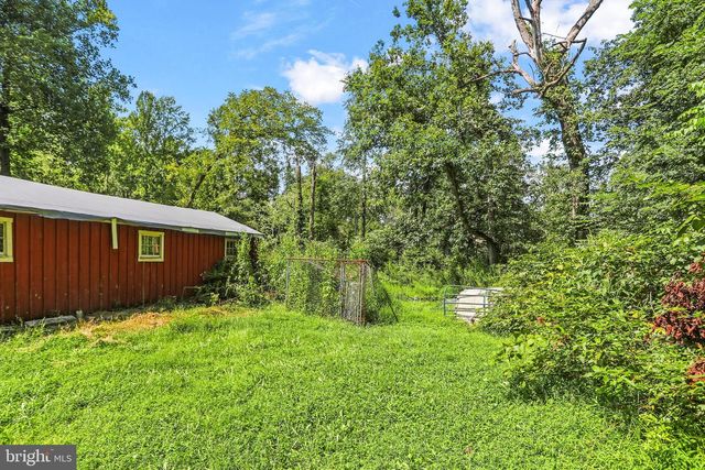 8221 CHURCH RD, Felton, PA 17322