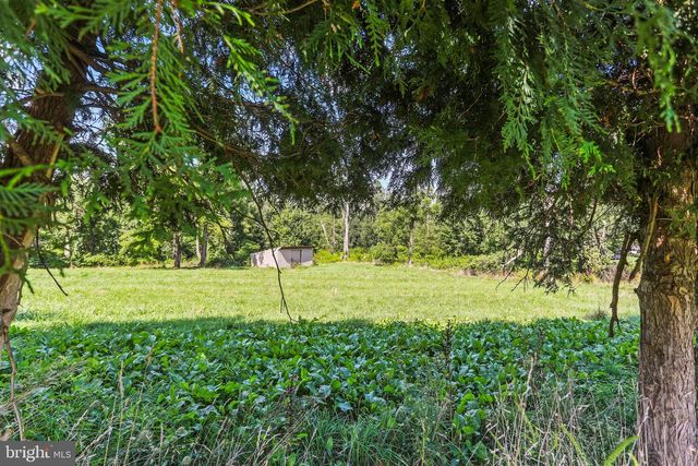 8221 CHURCH RD, Felton, PA 17322