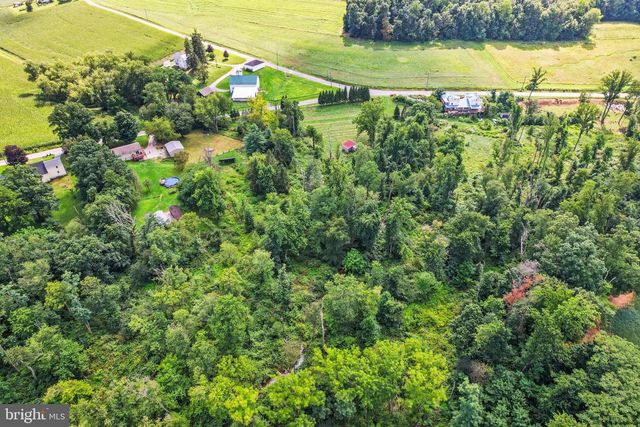 8221 CHURCH RD, Felton, PA 17322