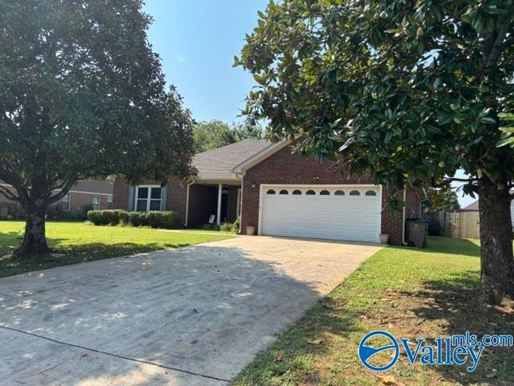 2705 Compton Drive SW, Decatur, AL 35603