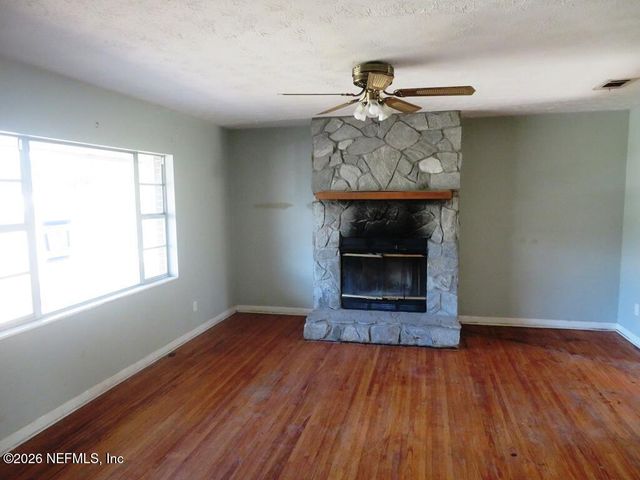 5932 JAGUAR Drive W, Jacksonville, FL 32244