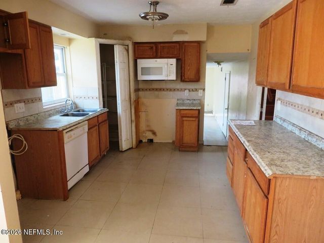 5932 JAGUAR Drive W, Jacksonville, FL 32244