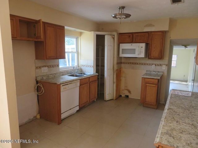 5932 JAGUAR Drive W, Jacksonville, FL 32244