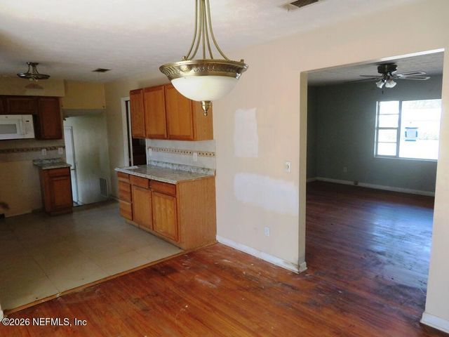 5932 JAGUAR Drive W, Jacksonville, FL 32244