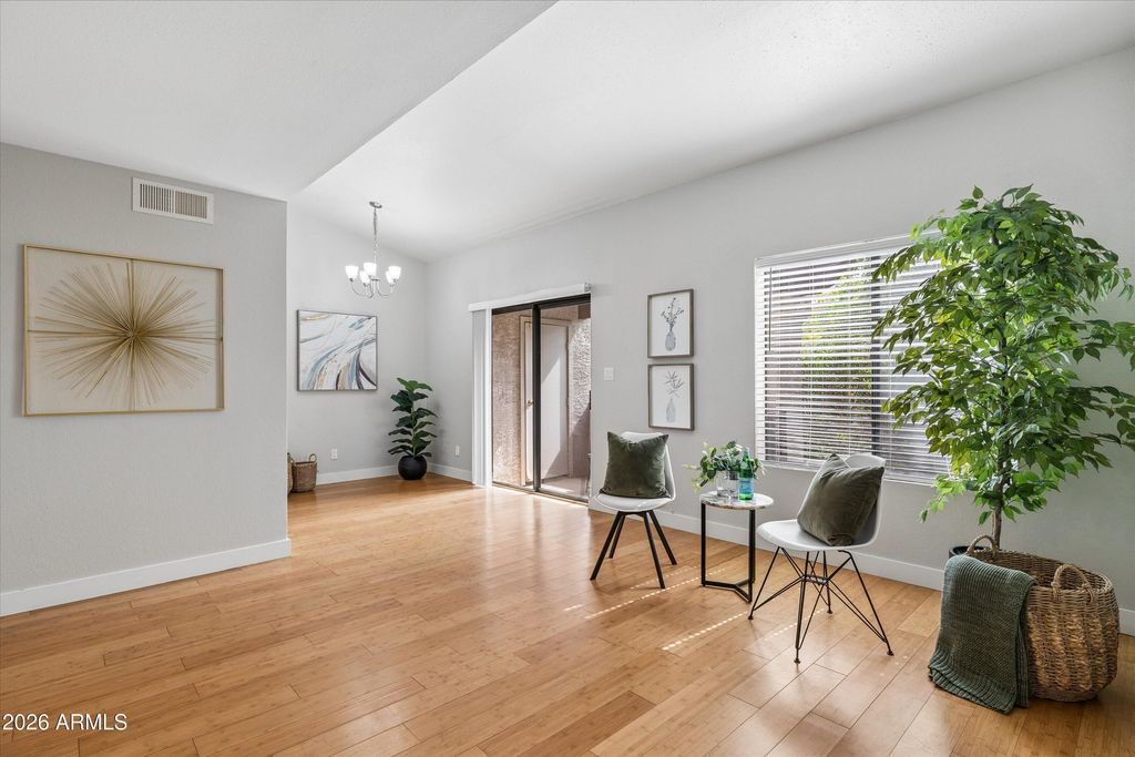 3102 E CLARENDON Avenue 206, Phoenix, AZ 85016
