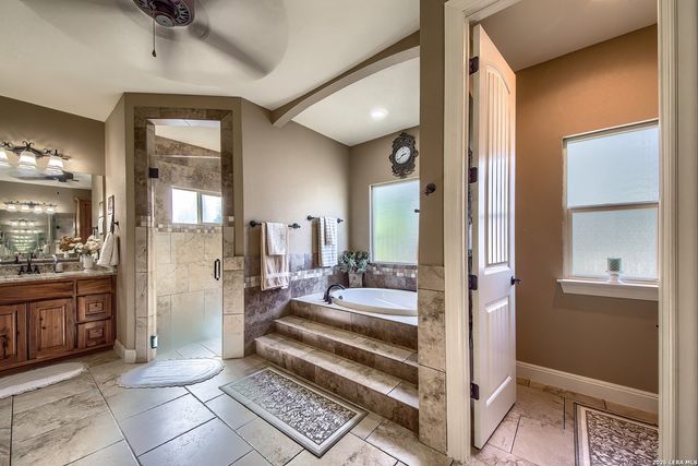 144 Woodlands, La Vernia, TX 78121
