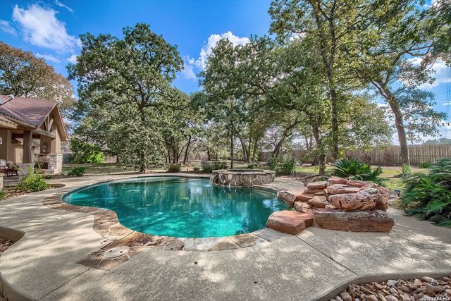 144 Woodlands, La Vernia, TX 78121