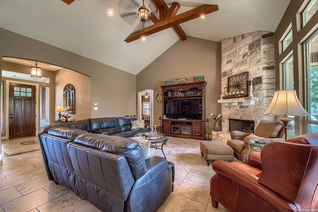 144 Woodlands, La Vernia, TX 78121