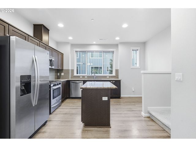 155 Ne 80TH Ave, Hillsboro, OR 97006