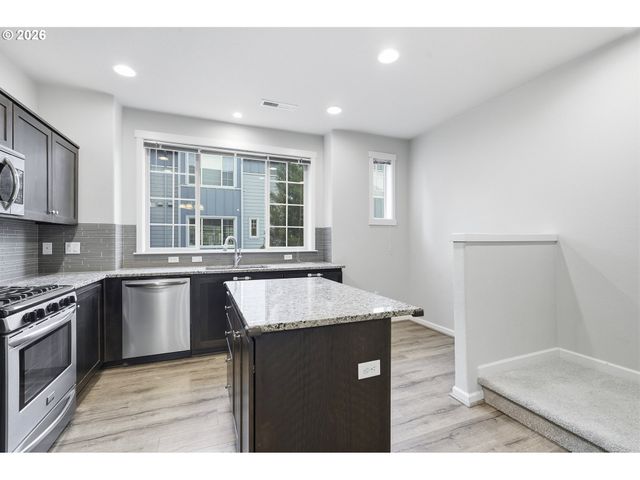 155 Ne 80TH Ave, Hillsboro, OR 97006
