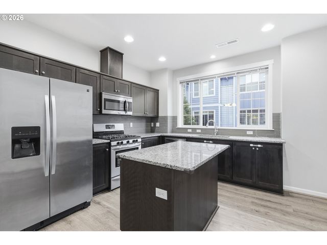 155 Ne 80TH Ave, Hillsboro, OR 97006