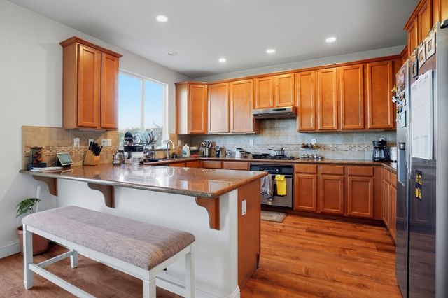 106 White Cap Cove, Hercules, CA 94547