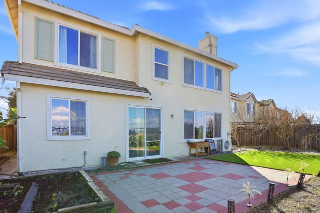 106 White Cap Cove, Hercules, CA 94547