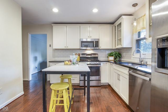 7532 Camelback Drive, Indianapolis, IN 46250