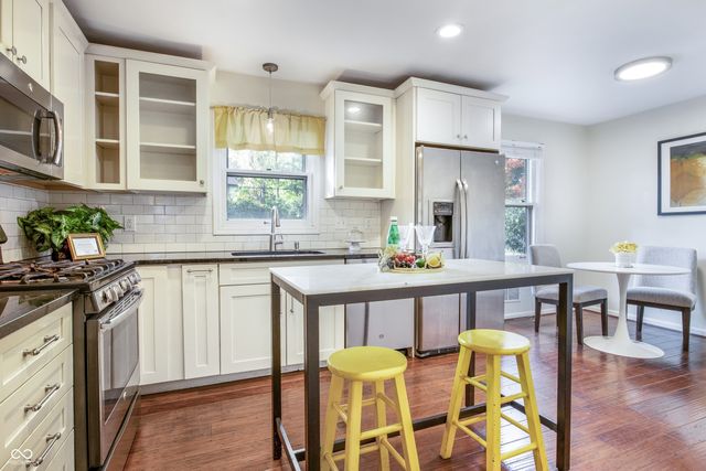 7532 Camelback Drive, Indianapolis, IN 46250