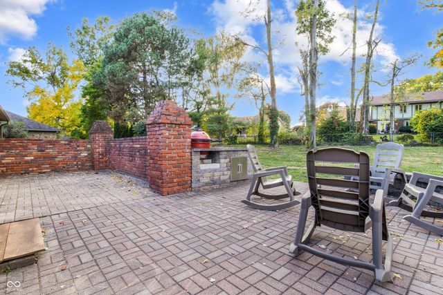 7532 Camelback Drive, Indianapolis, IN 46250